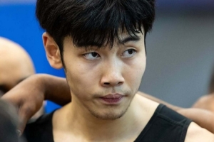 188体育-张博源赶赴波特兰参加耐克篮球峰会 出发前参加中国U19男篮教学赛